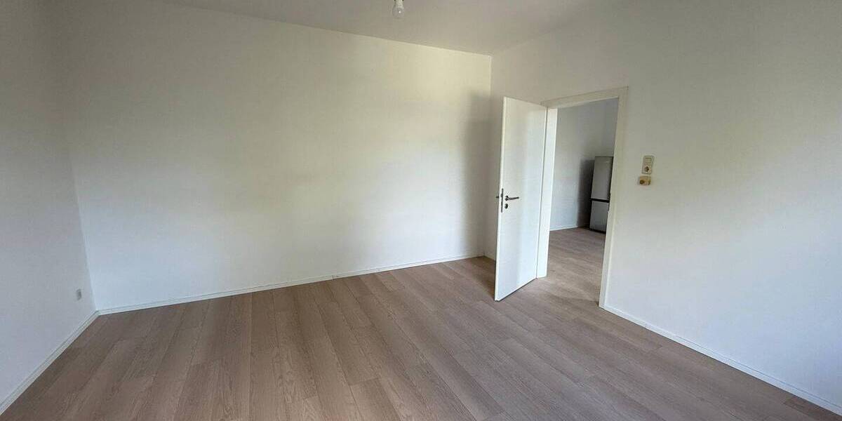 Etagenwohnung Düsseldorf Heerdt - 2 Zimmer, 65 m&sup2;, 1.099&euro; | Angebot:25984440