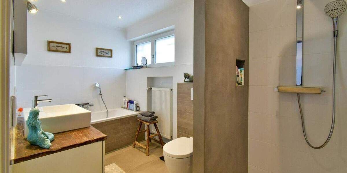 Einfamilienhaus Duisburg / Huckingen Huckingen - 7 Zimmer, 243 m&sup2;, 999.000&euro; | Angebot:25741652