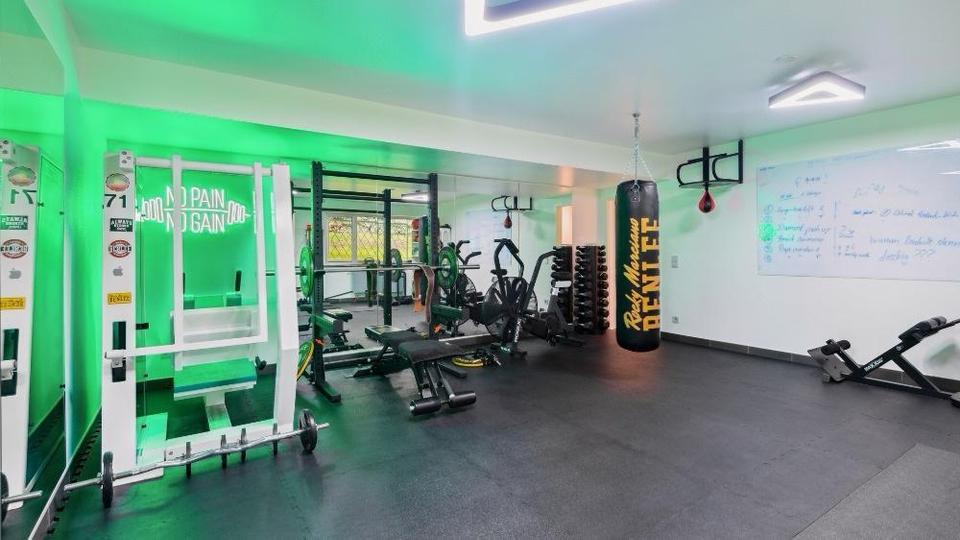 Villa Krefeld Benrad - 7 Zimmer, 305 m&sup2;, 2.199.000&euro; | Angebot:27083290