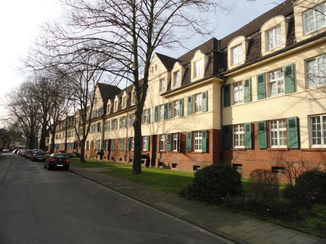 Dachgeschoßwohnung Duisburg Huckingen - 3 Zimmer, 71 m&sup2;, 499&euro; | Angebot:23293968