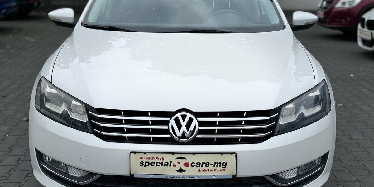 VW Passat 2,0 TDI Highline / Leder / SHD / Keyless 228.000 km 11.390 &euro; Mönchengladbach 41066