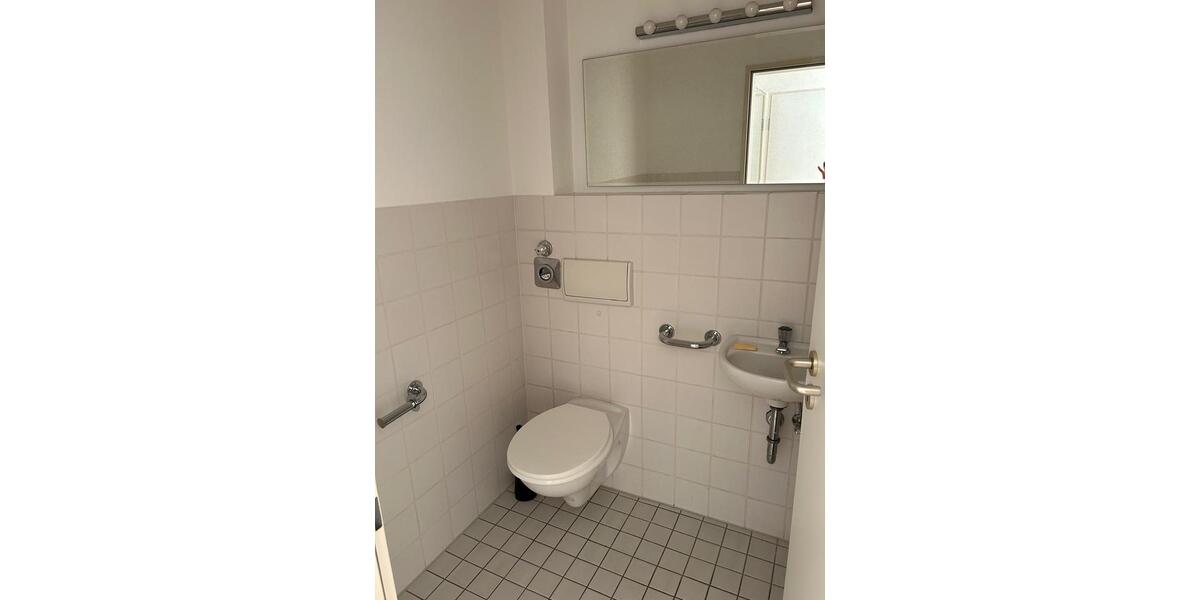 Dachgeschoßwohnung Meerbusch Necklenbroich - 1 Zimmer, 67 m&sup2;, 879&euro; | Angebot:25649527