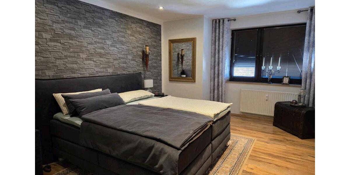 Dachgeschoßwohnung Krefeld Cracau - 3 Zimmer, 85 m&sup2;, 140.000&euro; | Angebot:26084764