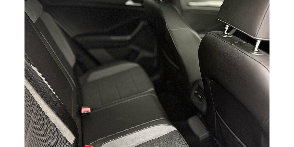 VW T-Roc R-line / Pano / 1. Hd / Kamera / AHK 93.000 km 22.890 &euro; Mönchengladbach 41066