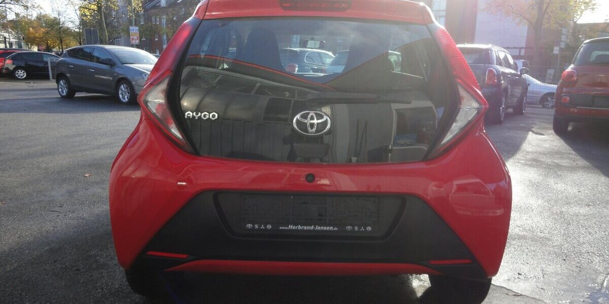 Toyota Aygo X x-Business-Paket 53 KW Klima 1.Hd 100.000 km 6.999 &euro; Neuss 41462