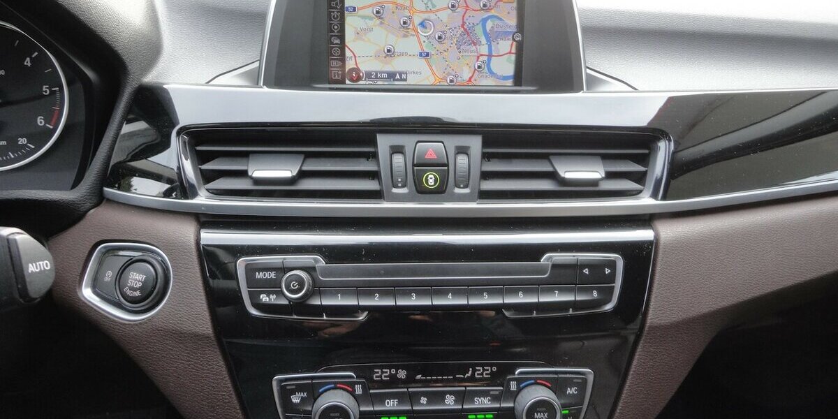 BMW X1 20 d xLine 4x4 Autom Navi Leder SHZ PDC LED 208.000 km 14.999 &euro; Neuss 41462