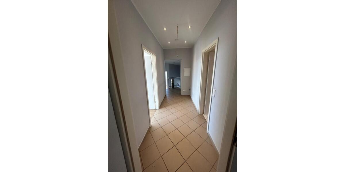 Etagenwohnung Viersen Hülsdonk - 3 Zimmer, 120 m&sup2;, 990&euro; | Angebot:25433318