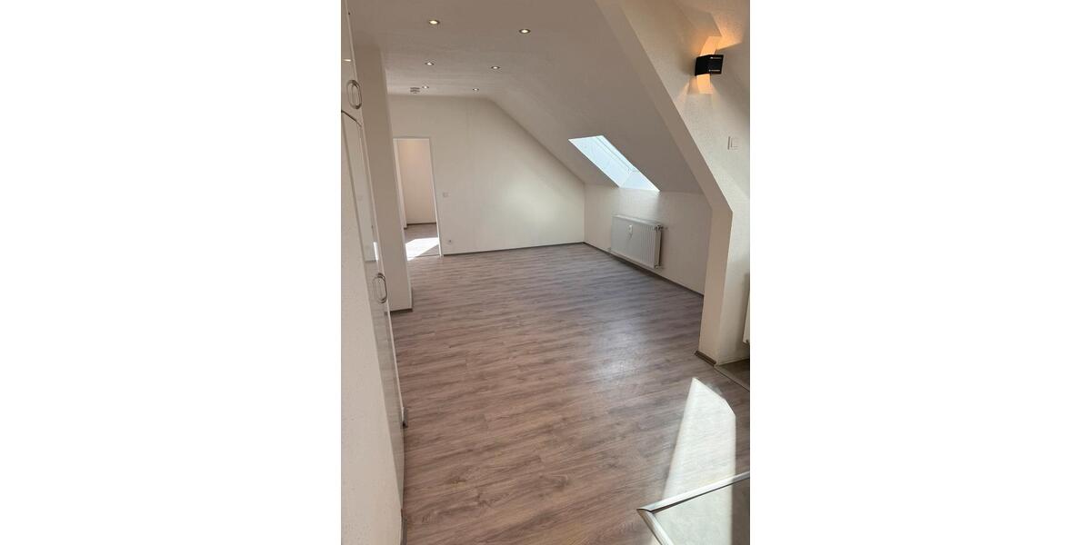 Dachgeschoßwohnung Krefeld - 2 Zimmer, 65 m&sup2;, 700&euro; | Angebot:25994299