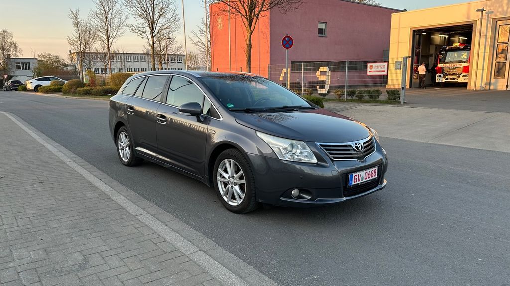Toyota Avensis 223.000 km 6.350 &euro; Neuss 41460