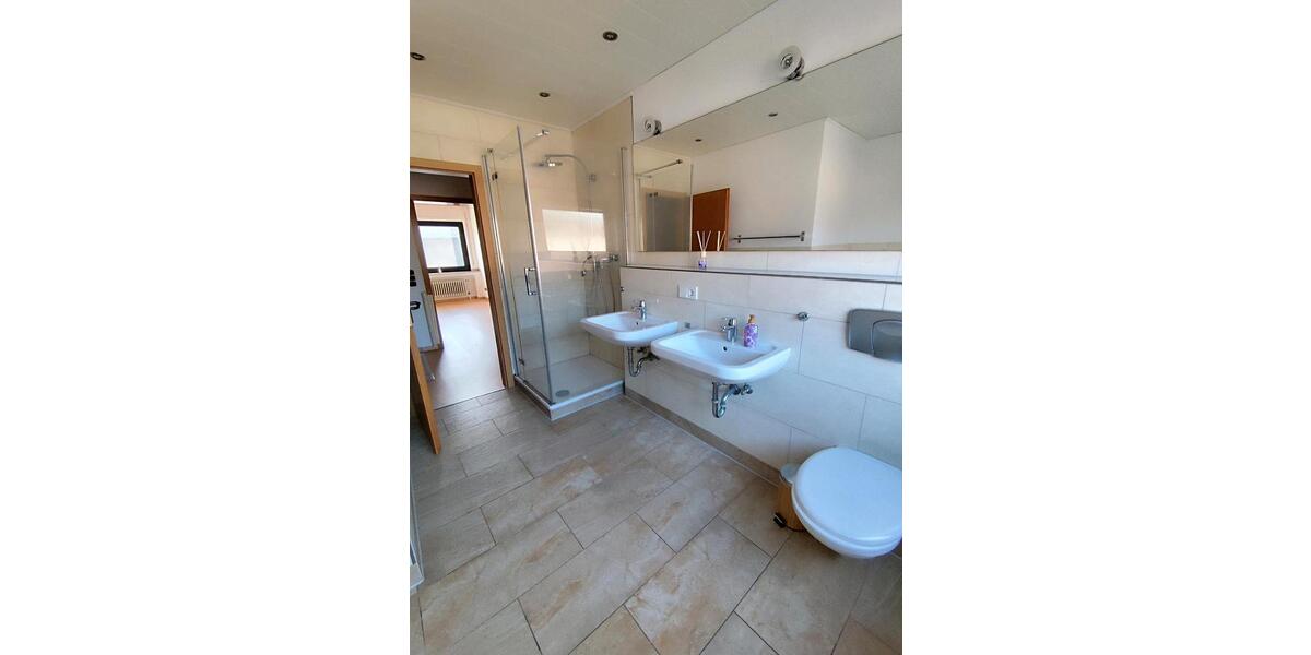 Reihenhaus Meerbusch - 4 Zimmer, 130 m&sup2;, 1.850&euro; | Angebot:25482024