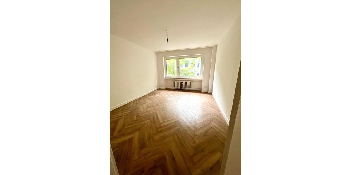 Etagenwohnung Düsseldorf Stadtmitte - 3 Zimmer, 90 m&sup2;, 1.790&euro; | Angebot:25999479