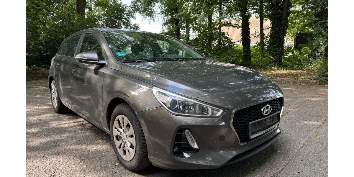 Hyundai i30 139.490 km 7.900 &euro; Mönchengladbach 41068