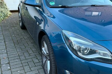Opel Insignia 131.500 km 7.990 &euro; Düsseldorf 40489