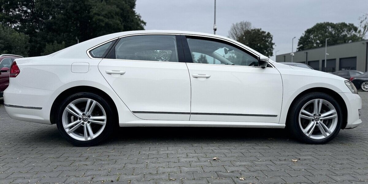 VW Passat 2,0 TDI Highline / Leder / SHD / Keyless 228.000 km 11.390 &euro; Mönchengladbach 41066