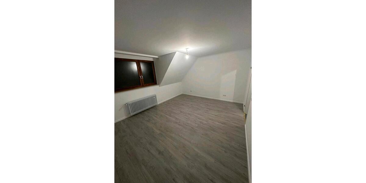 Dachgeschoßwohnung Grefrath - 990&euro; | Angebot:25931881