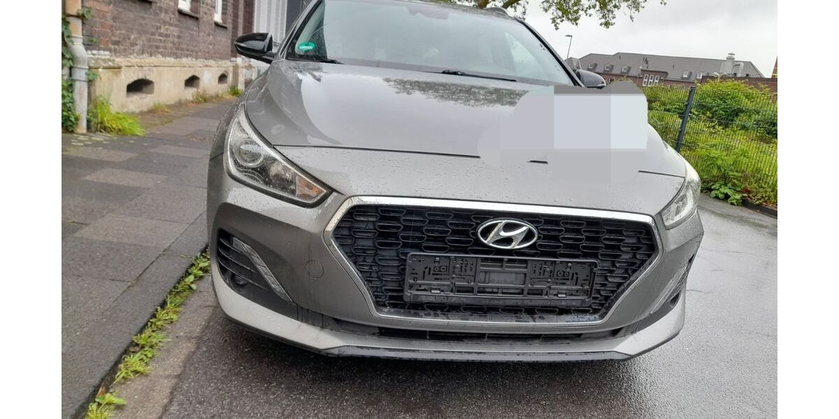 Hyundai i30 300.000 km 5.500 &euro; Duisburg 47198
