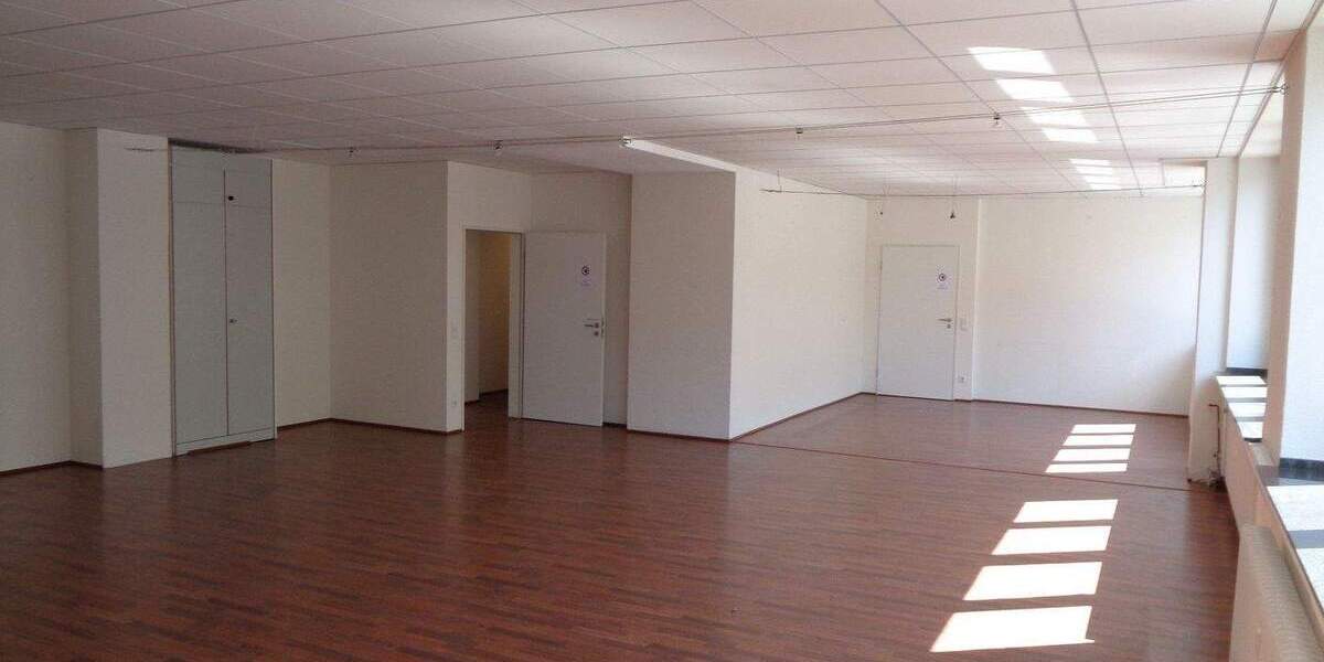 Gewerbeobjekt Düsseldorf Stadtmitte - 5 Zimmer, 215 m&sup2;, 1.950&euro; | Angebot:25845238