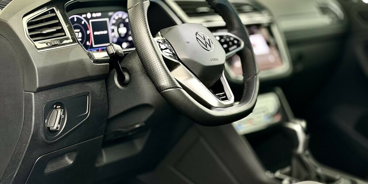 VW Tiguan R-Line / Pano / Kamera / KeylessGO 29.000 km 40.990 &euro; Mönchengladbach 41066