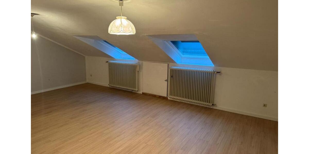 Dachgeschoßwohnung Grevenbroich - 2.5 Zimmer, 96 m&sup2;, 720&euro; | Angebot:25057385